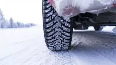 Les meilleurs accessoires pour rouler en toute sécurité sous la neige