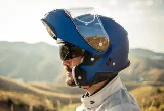 Sécurité et style : le top des casques scooter pour circuler en ville