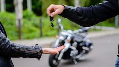 Comment bien se préparer au permis théorique moto ?